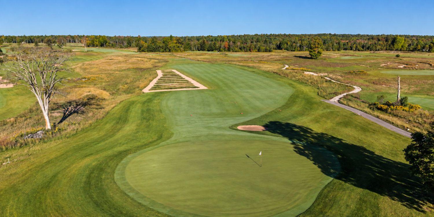 Hole 9 - Church Pew Bunkers